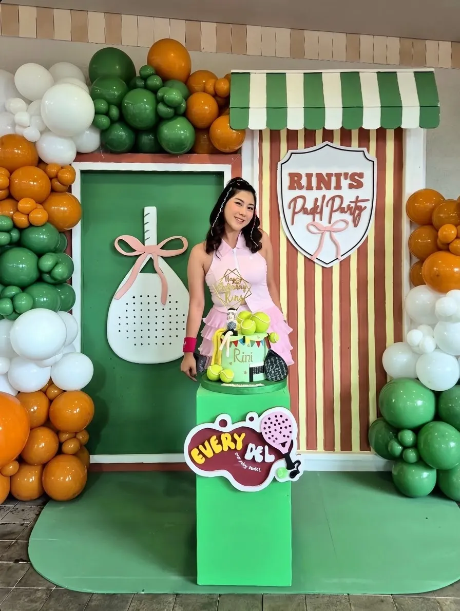 Dekorasi balon hijau dan oranye untuk party tematik